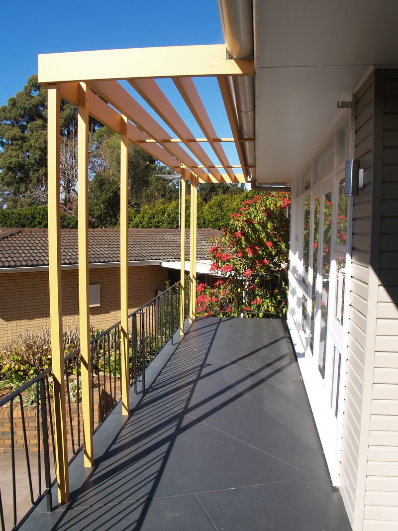 The side verandah under the new pergola
